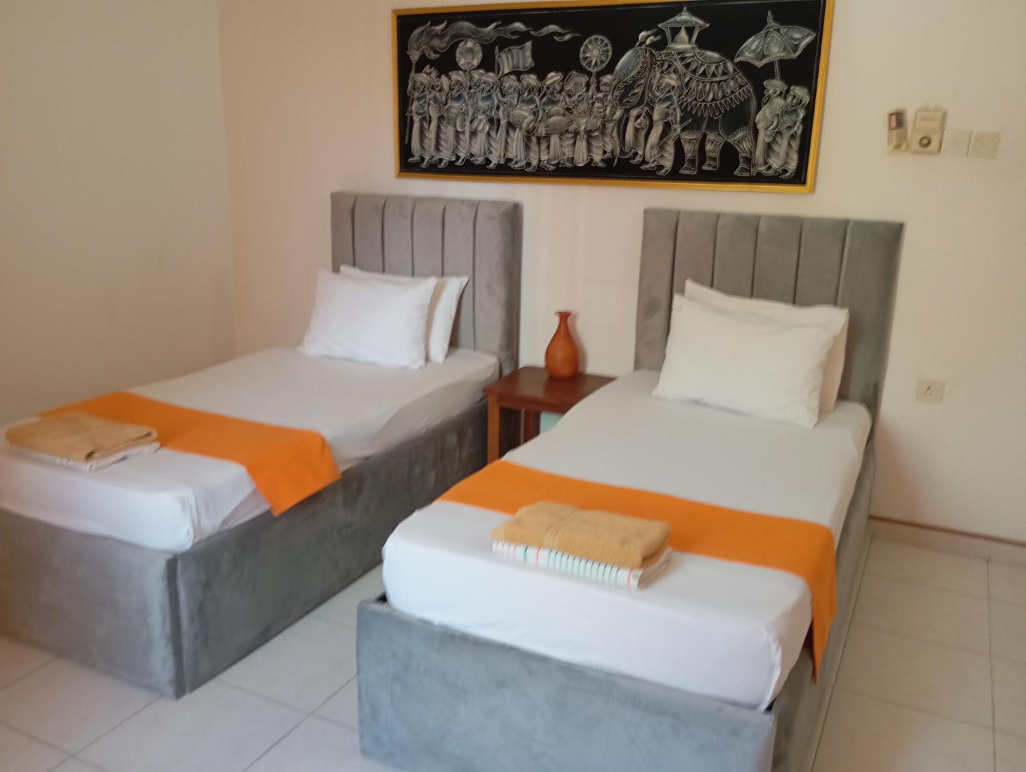 Larn'S Villa Hotel & Apartment Wadduwa Exteriör bild