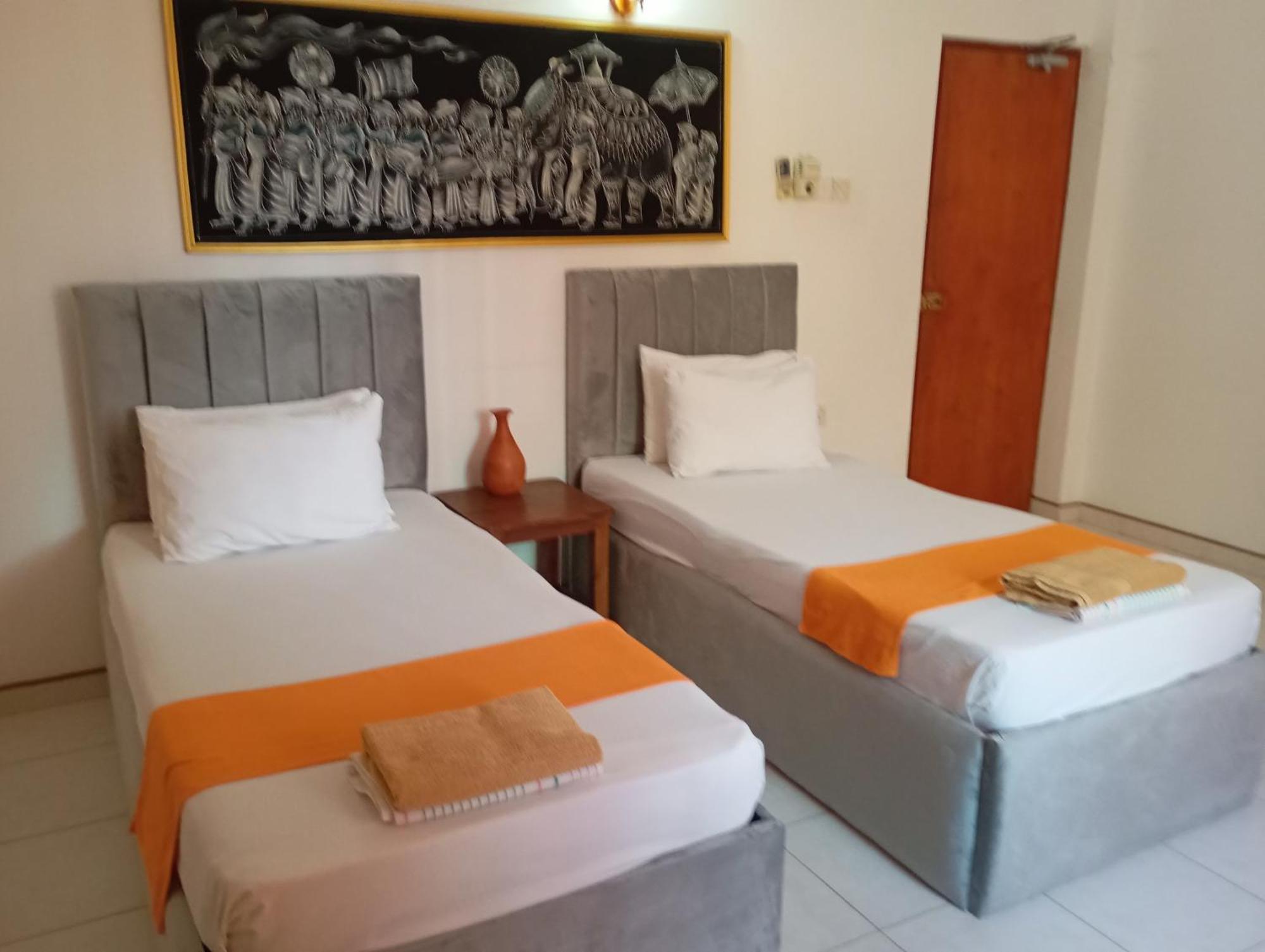 Larn'S Villa Hotel & Apartment Wadduwa Exteriör bild