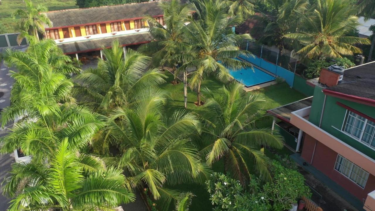 Larn'S Villa Hotel & Apartment Wadduwa Exteriör bild